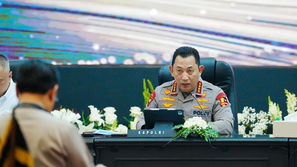 Klarifikasi dari Istana: Seskab Teddy Menepis Isu Pergantian Kapolri
